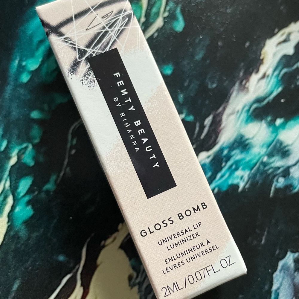 NIB Fenty Gloss Bomb Universal Lip Luminizer in Fenty Glow travel/trial size